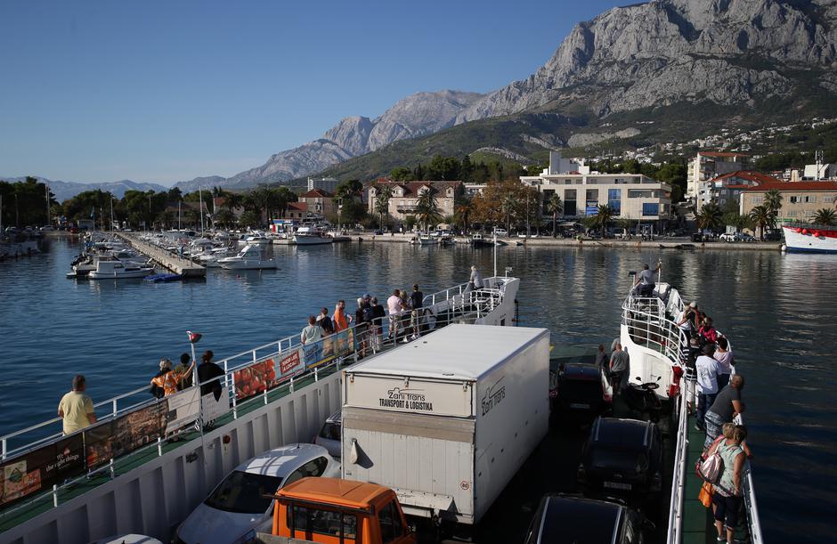 Makarska, turistički grad podno Biokova