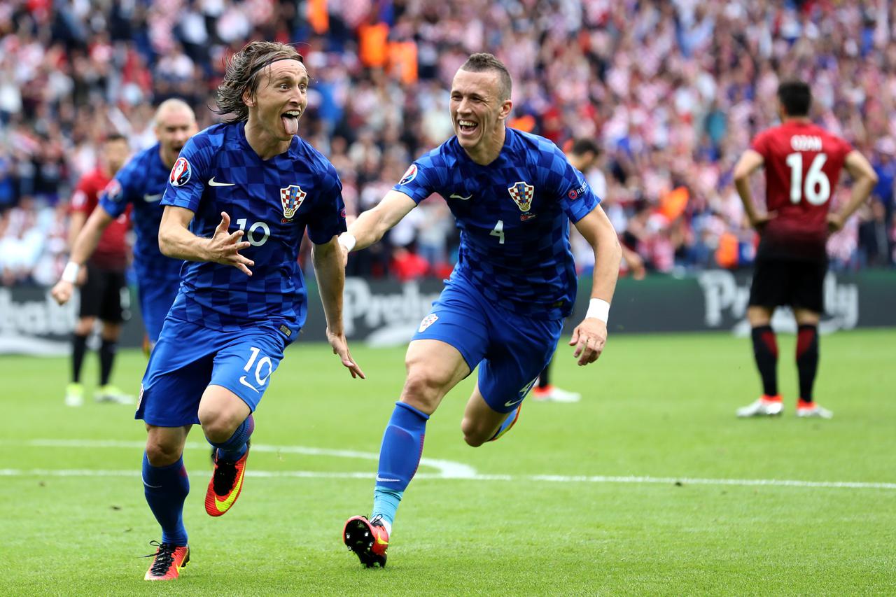 Turkey v Croatia - UEFA Euro 2016 - Group D - Parc des PrincesCroatia's Luka Modric (left) celebrates scoring his sides first goal of the game Martin Rickett Photo: Press Association/PIXSELL