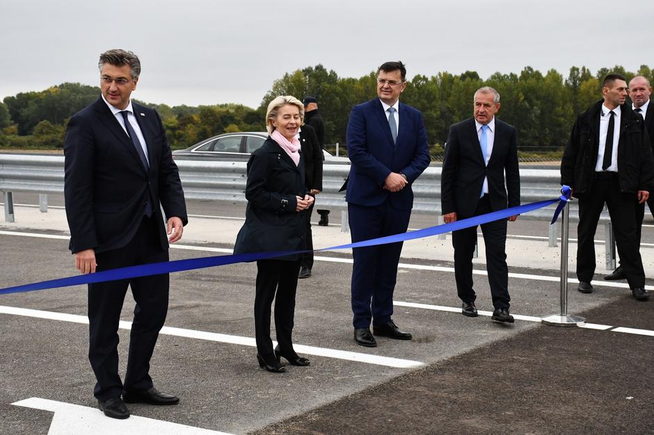 Svilaj: Svečanost otvorenja novog mosta preko rijeke Save i graničnog prijelaza Svilaj.