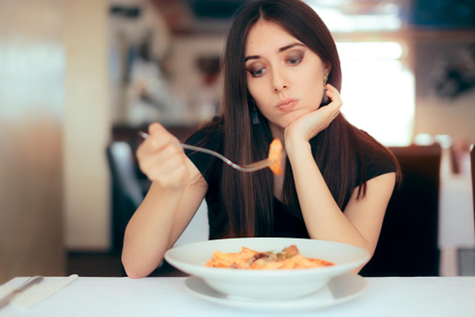 Nerijetko osobe koje ne jedu navečer preskaču doručak, a takve će češće biti i loše raspoložene. 