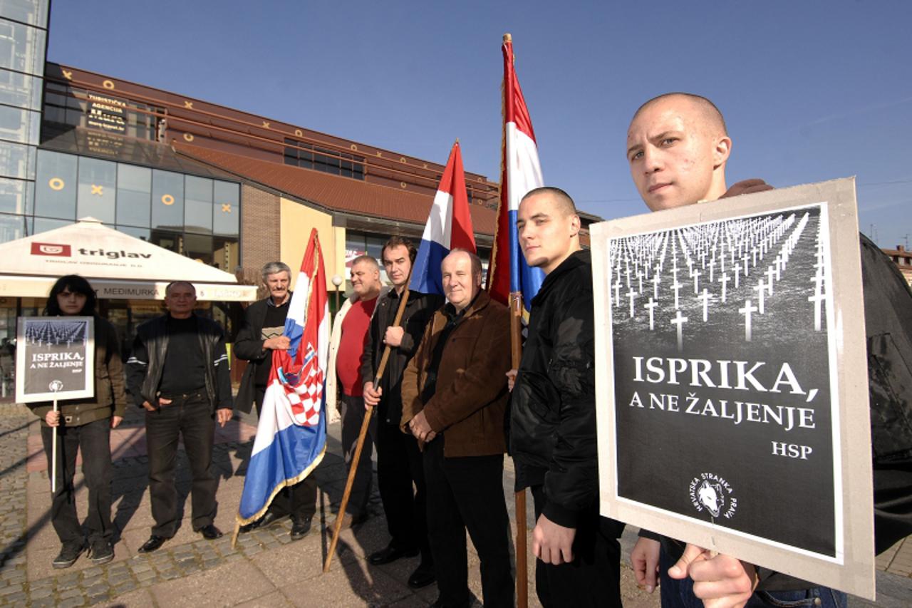 '04.11.2010., Cakovec- Cakovecki HSP-ovci prosvjedovali protiv Tadica. Photo: Vjeran Zganec Rogulja/PIXSELL'