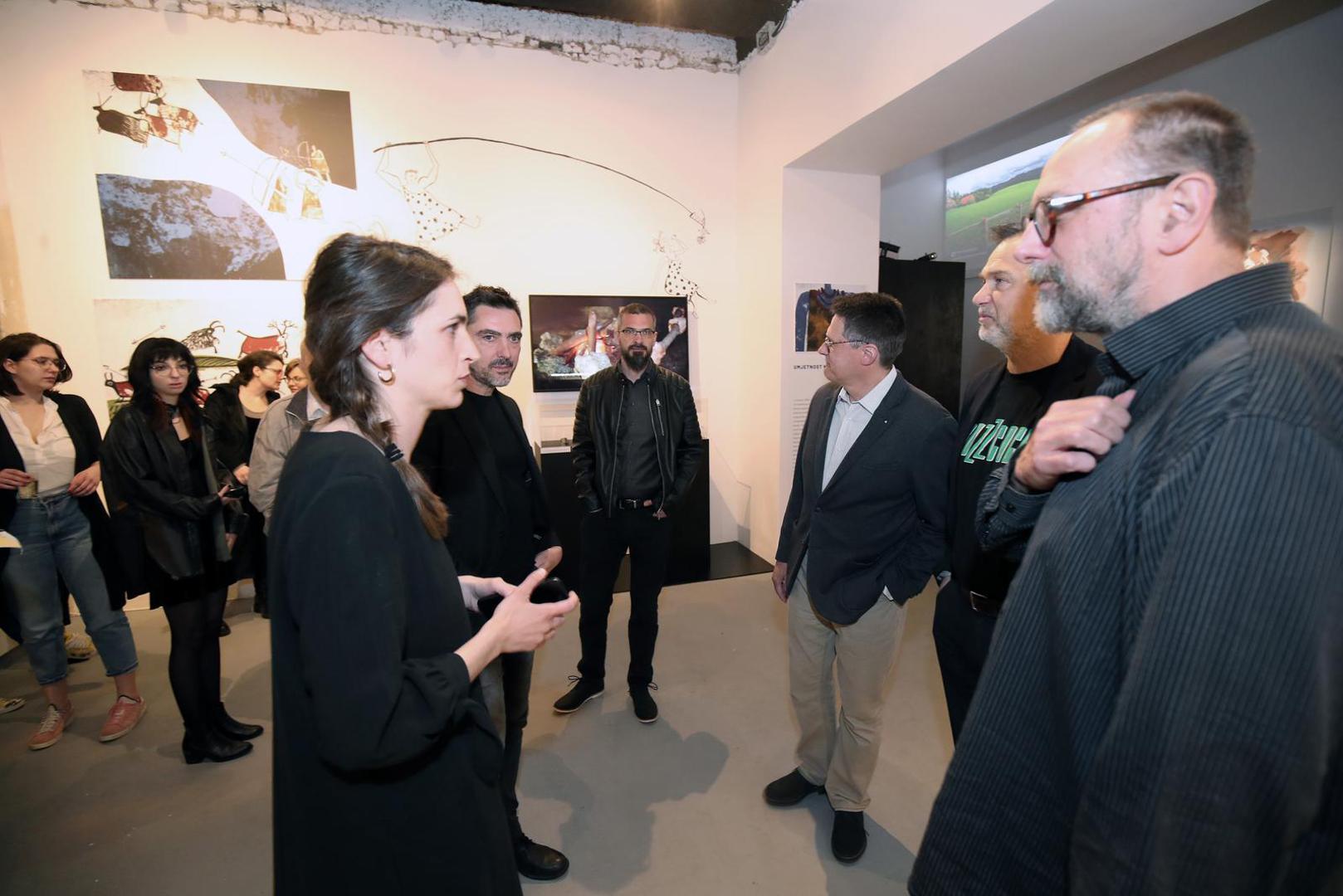 14.04.2022., Zagreb - Pod Zidom 12, galerija Cloverfeild. Otvaranje izlozbe Neandretalci. Zamjenik glavnog urednika Vecernjeg lista Mislav Simatovic zavrsnim je govorom sluzbeno proglasio izlozbu otvorenom.  Photo: Sanjin Strukic/PIXSELL