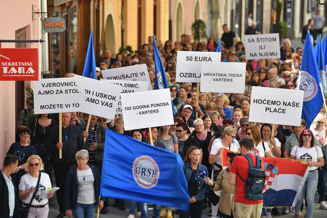 Varaždin: Prosvjedna povorka radnika Varteksa stigla u centar grada 