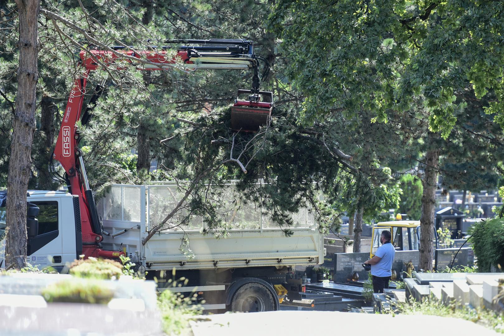 20.07.2023., Zagreb, Hrvatska - Olujno nevrijeme poharalo groblje Mirogoj. Photo: Neva Zganec/PIXSELL