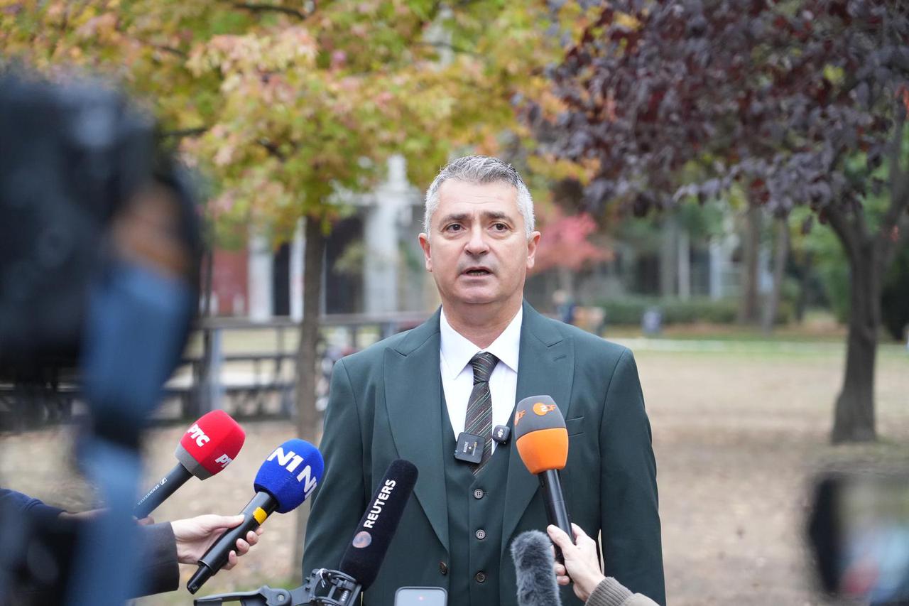 Nositelj studentske liste Ilija Srdanović dao svoj glas na biračkom mjestu u Novom Sadu