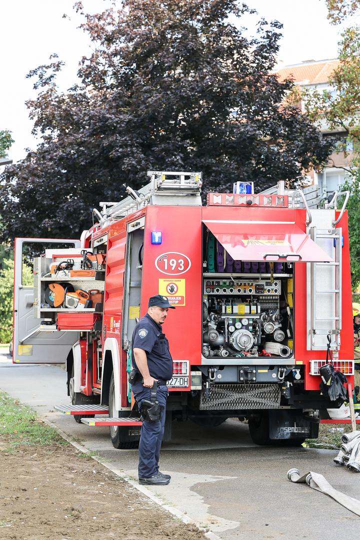  Očevid je u tijeku te će utvrditi uzrok požara i okolnosti ove tragedije.