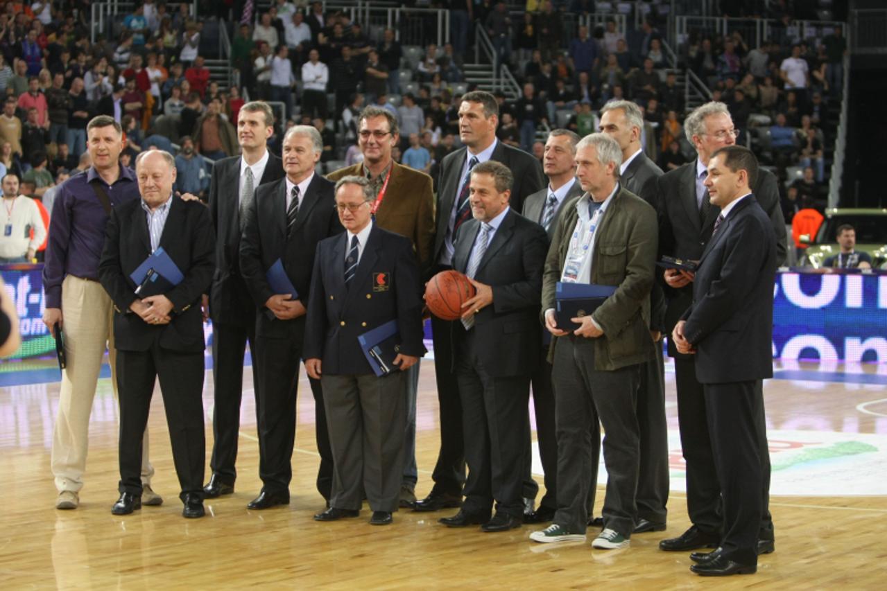 '23.04.2010. Arena, Zagreb - Kosarkaski spektakl Final 4 NLB lige, Cibona - Olimpija. Milan Bandic podijelop je plakete legendarnoj ekipi Cibone. Photo: Petar Glebov/PIXSELL'