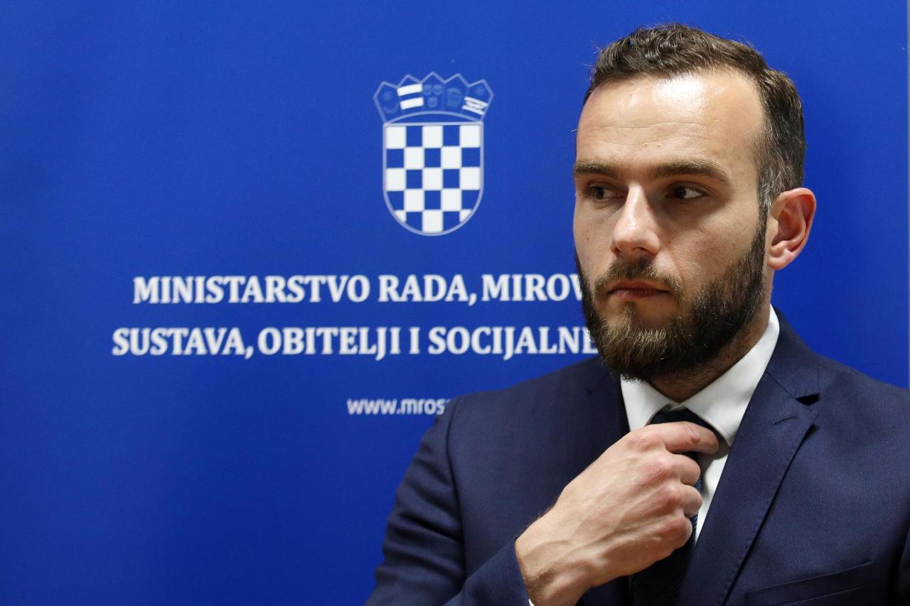 Šibenik: Ministar Aladrović uručio investicijske ugovore vrijedne 12,5 milijuna kuna