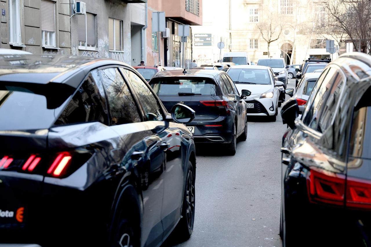 Zagreb: Dio Martićeve zatvoren za promet, problemi s novom regulacijom prometa