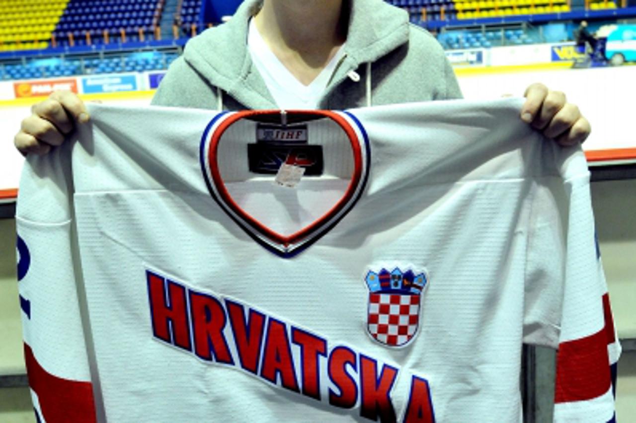 '06.04.2012., Zagreb -  Chris Powers, bivsi igrac medvescaka danas igra za hrvatsku hokejasku reprezentaciju. Photo: Marko Lukunic/PIXSELL'
