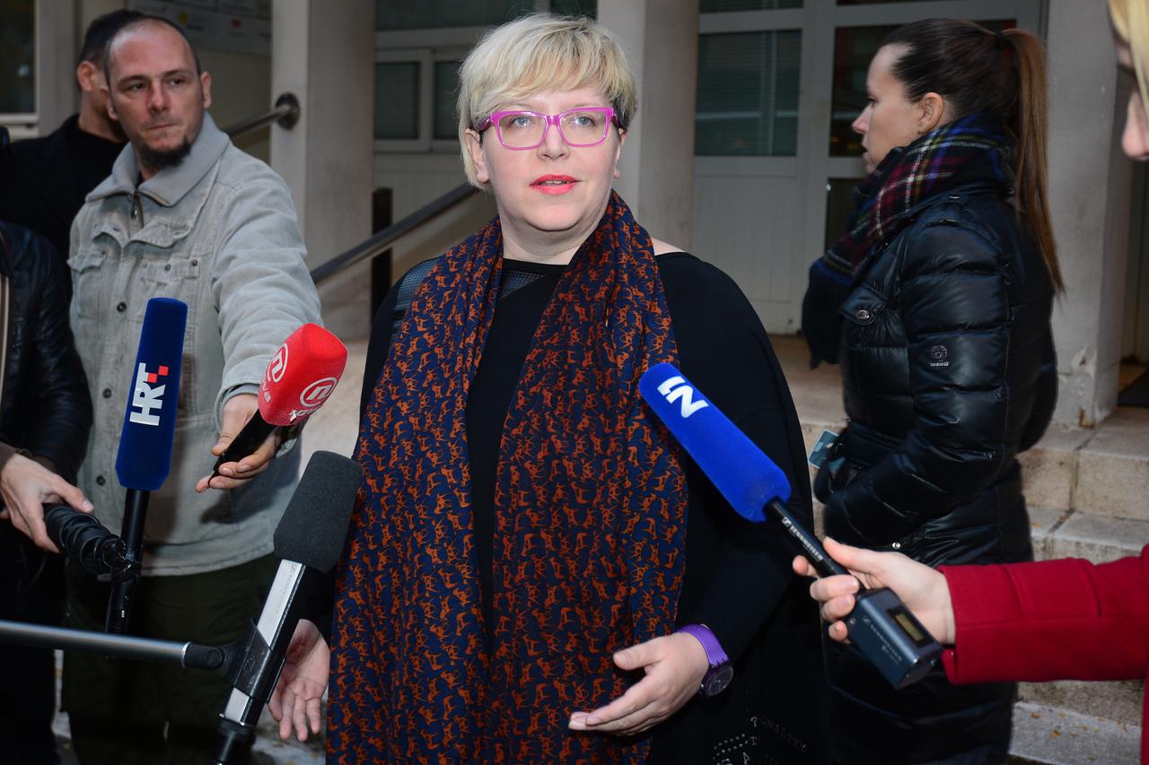31.10.2016., Zagreb - Kandidatkinja za predsjednika SDP-a Karolina Leakovic, predala je u sjedistu SDP-a prikupljene potpise potpore za predsjednika stranke.  Photo: Marko Prpic/PIXSELL