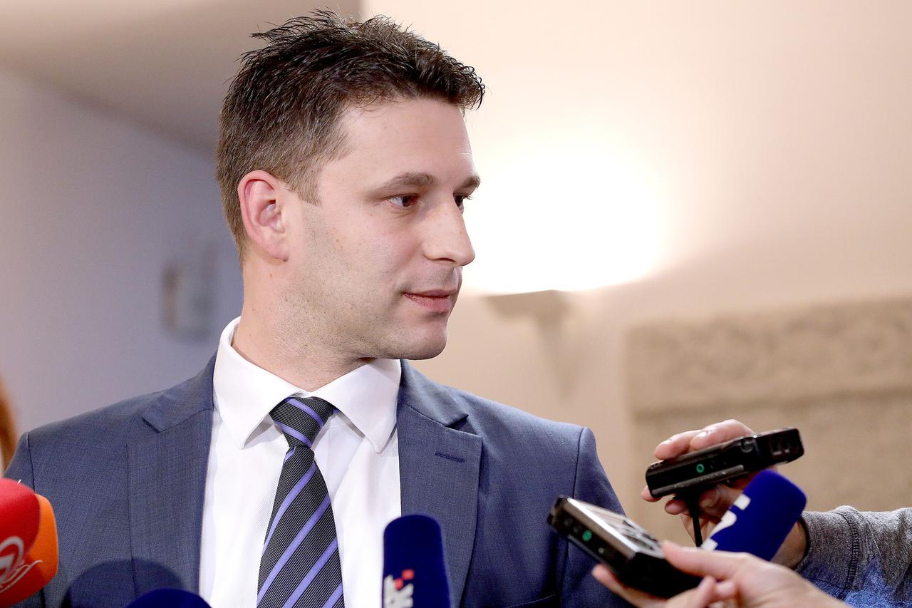 Božo Petrov