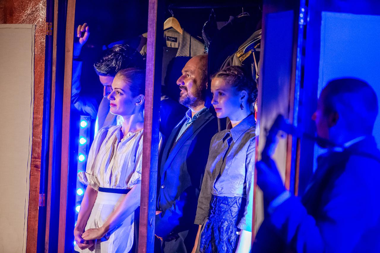U sklopu Osjeckog ljeta kulture premijerno izvedna drama Visnjik u koprodukciji Hrvatskog narodnog kazalista u Osijeku i Gradskog dramskog kazalista Gavella.