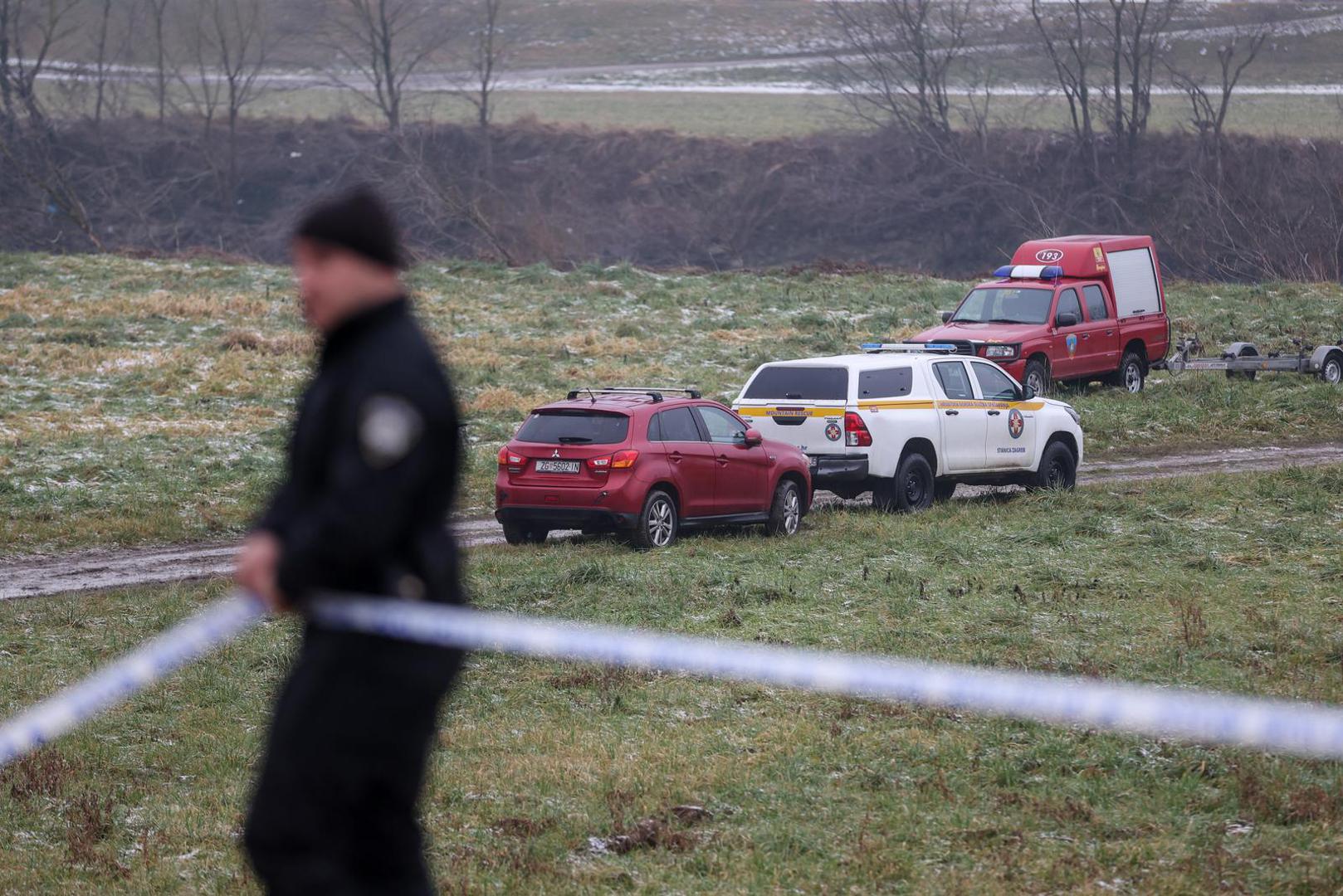 16.01.2025., Zagreb - Vatrogasci, policija, HGSS i Civilna zastita uz rijeku Savu gdje se pripremaju za nastavak potraga ze nestalim dijetetom u rijeci. Photo: Igor Kralj/PIXSELL