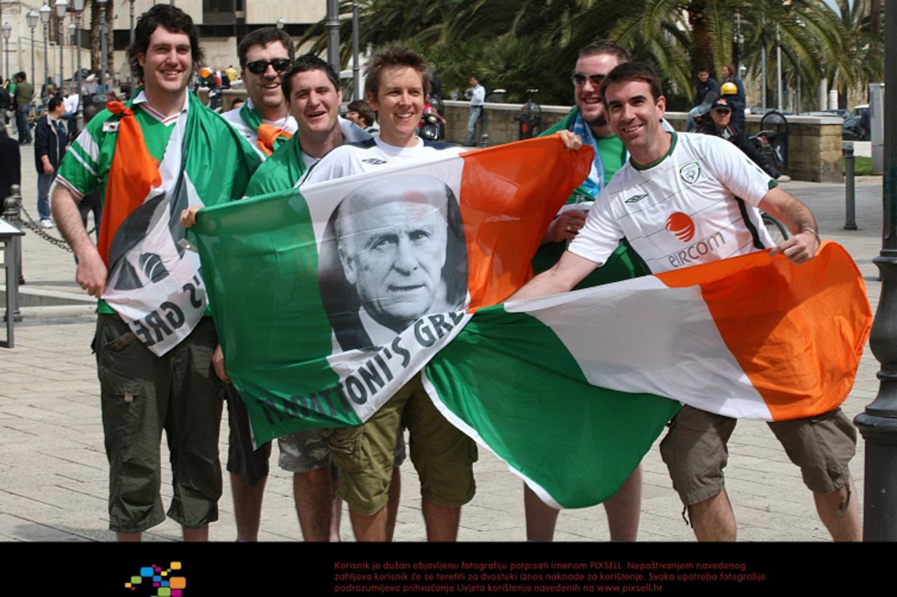 'Soccer - FIFA World Cup 2010 - Qualifying Round - Group Eight - Italy v Republic of Ireland - San Nicola Republic of Ireland fans hold a flag bearing the face of their Italian manager Geovanni Trapat