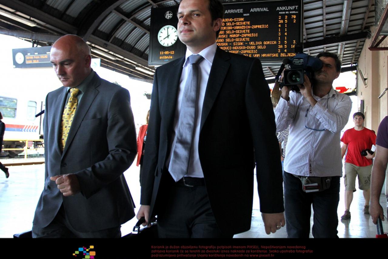 '11.05.2012., Zagreb, - Ministar mora, prometa i infrastrukture Sinisa Hajdas Doncic s clanovima Uprave HZ-a obisao je Glavni kolodvor i postavnicu. Jasmin Krizmanic, Sinisa Hajdas Doncic. Photo: Anto