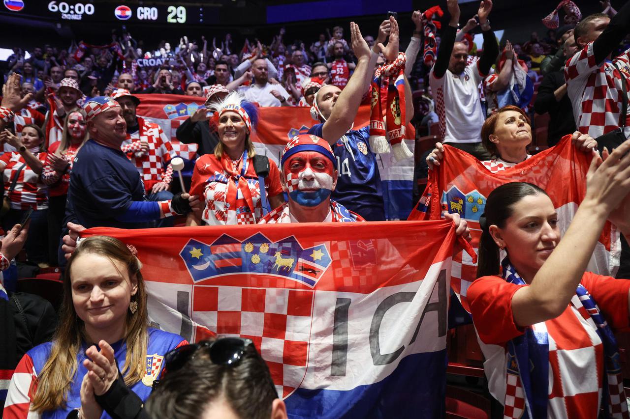 Malmo: Navijači na tribinama prije utakmice Hrvatske protiv Slovenije u drugom krugu EHF Europskog prvenstva