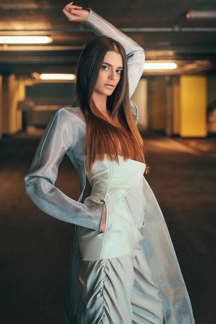 Odjeća: Jelena Geštakovski