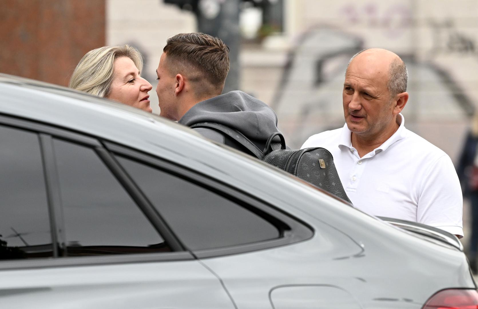 Mladi Luka Sučić stigao je u pratnji roditelja