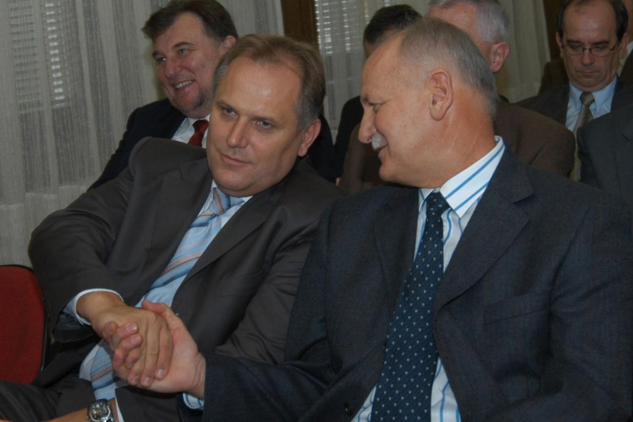 'pod 23 11 2006....koprivnica beliscanci vazu dimacevu poziciju u upravi...dimac i jerbic snimio: josip maljak'