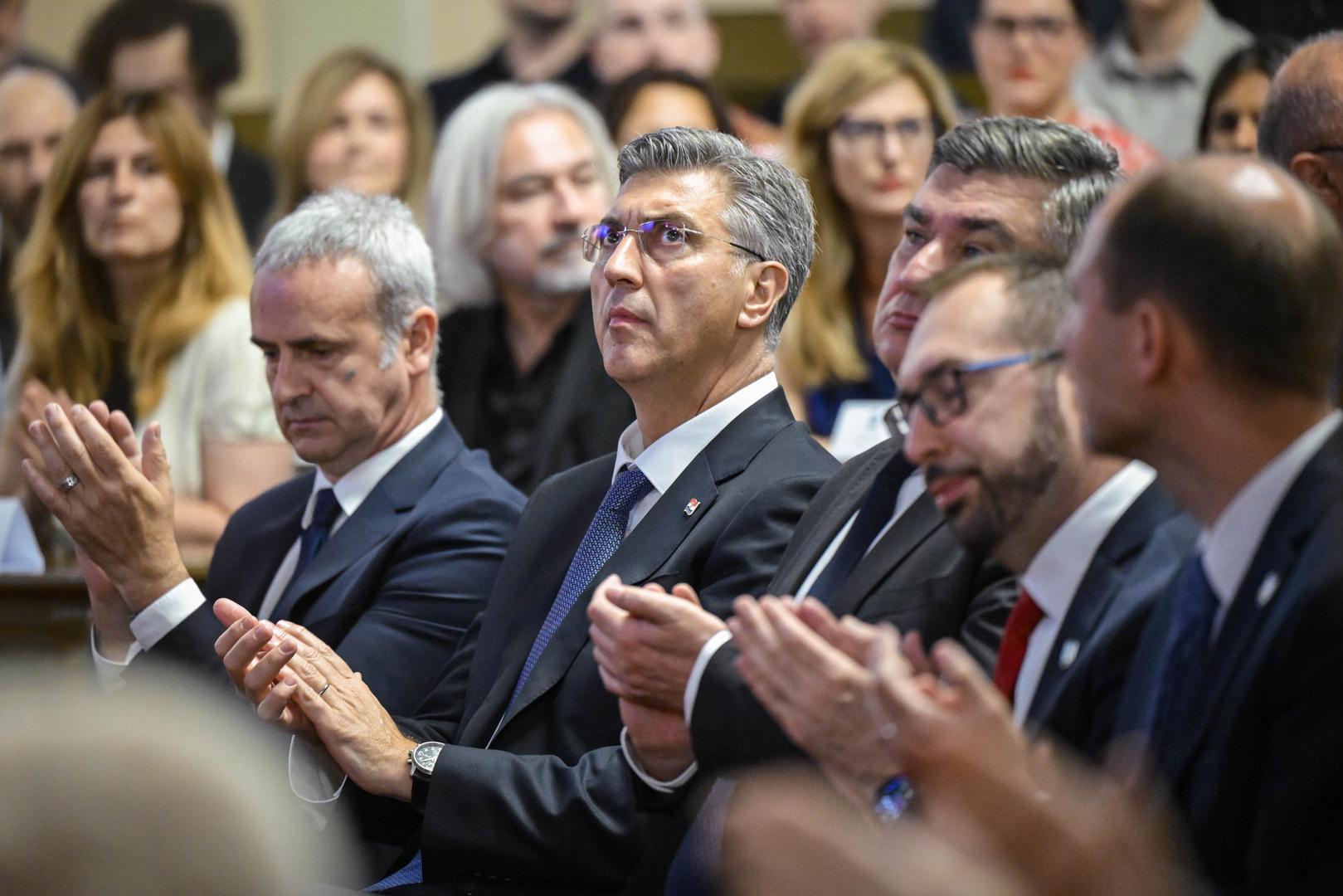 U povodu Dana Grada, uručene su i nagrade Grada, koje su na svečanosti ovogodišnjim laureatima uručili gradonačelnik i predsjednik Skupštine. 