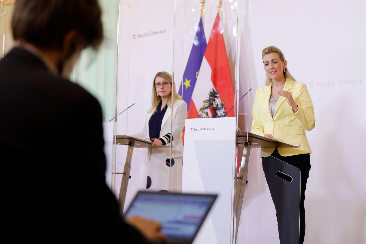 Ministrica Aschbacher i ministrica Schramböck