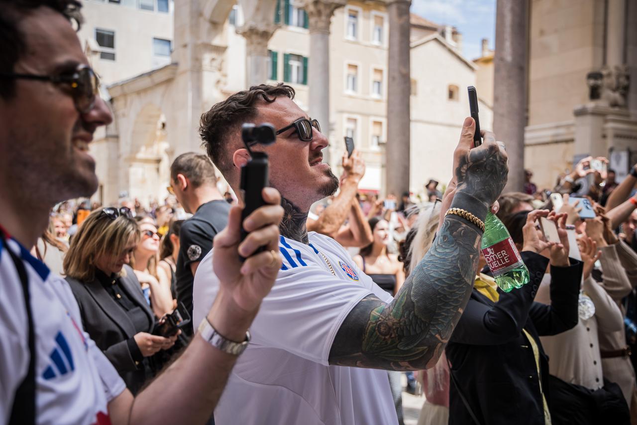 Split: Tom Aspinall promatra smjenu straže na Peristilu