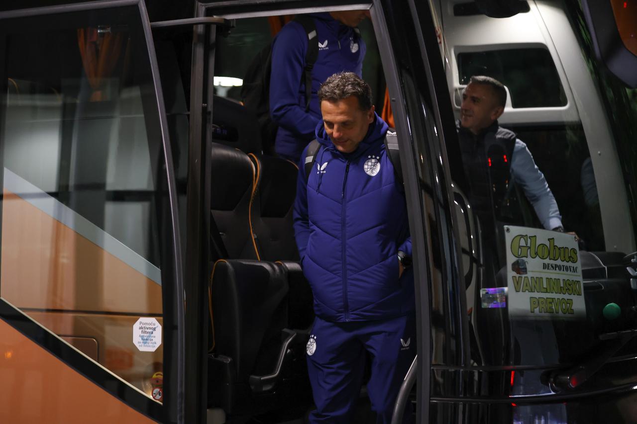 Bačka Topola: Nogometaši Dinama stigli na TSC Arenu uoči početka utakmice protiv Maccabi Tel-Aviva