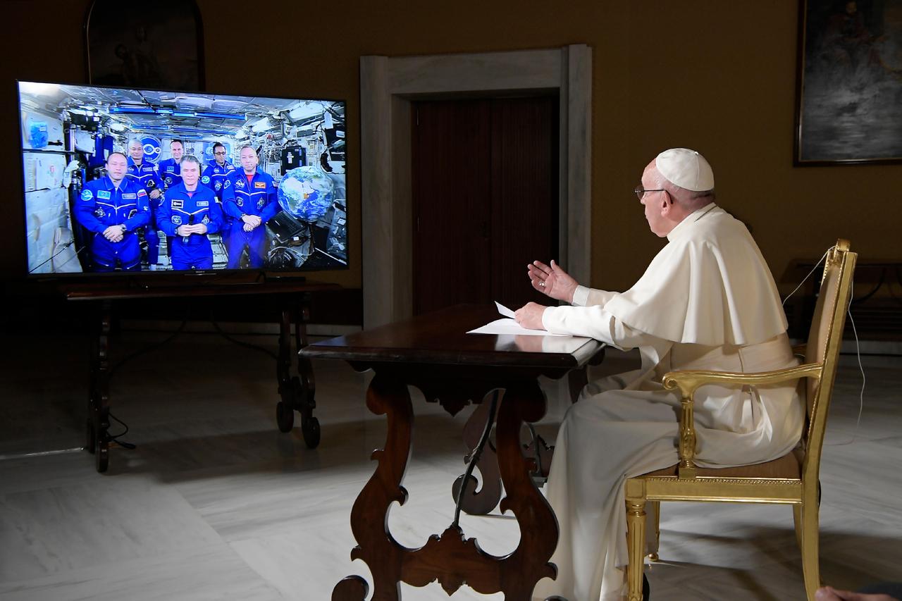 Vatikan: Papa Franjo pozdravio je tim Misije 53 koji se sprema za polazak u svemir