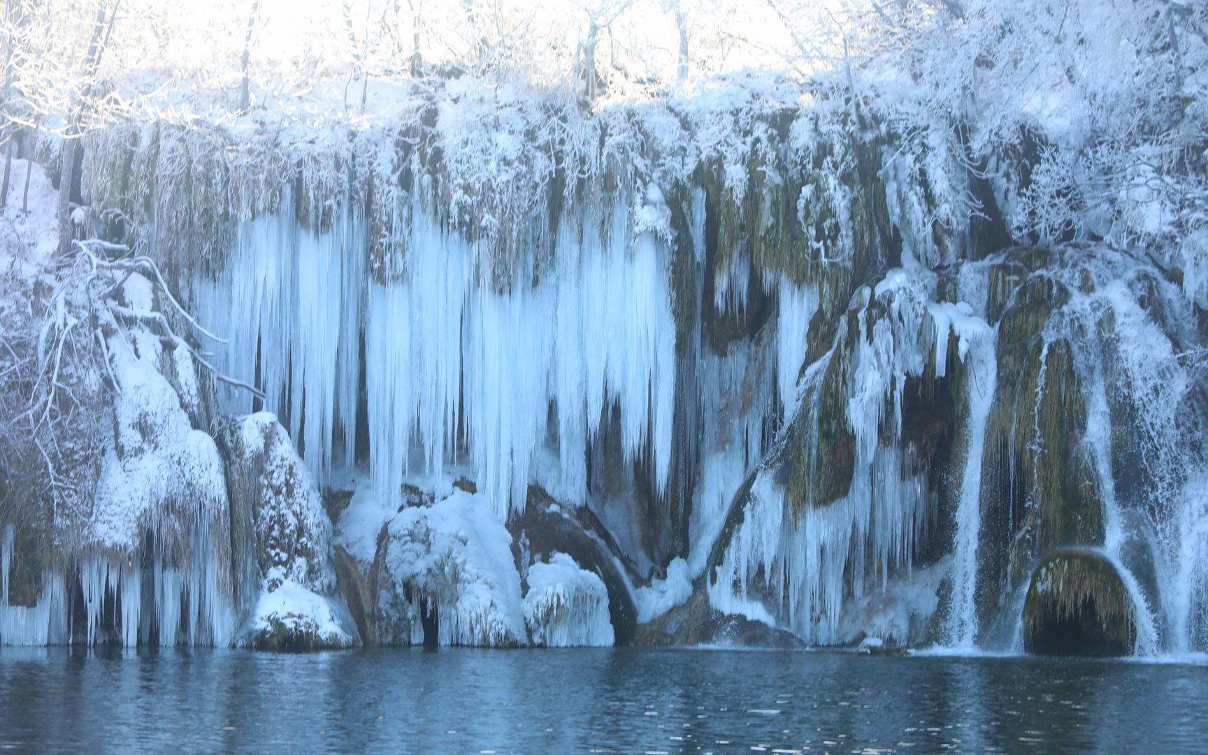 13.01.2024., Plitvicka jezera - Snijeg i debeli minusi zaledili su slapove na Plitvickim jezerima koji mame uzdahe brojnih posjetitelja. Photo: Kristina Stedul Fabac/PIXSELL
