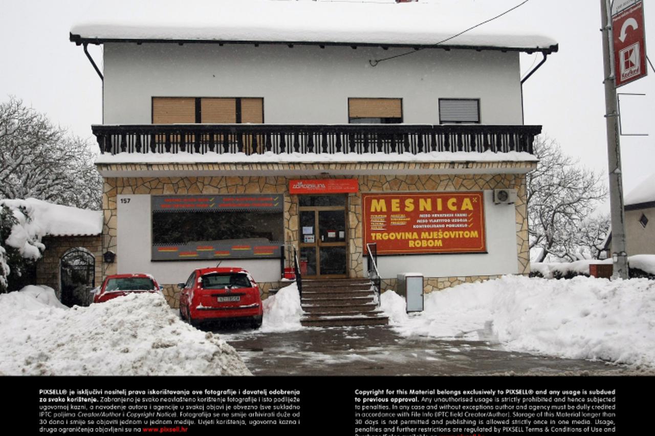 '18.01.2013., Dugo Selo - Petra Vukovica i  njegovu suprugu trojica maskiranih lopova vezala u njihovoj kuci, poprskala suzavcem i oela im novce. Photo: Marko Prpic/PIXSELL'