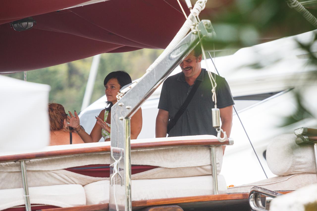 Britanska pjevačica Lily Allen nije odoljela kapi s prepoznatljivim bijelo-crvenim kockicama