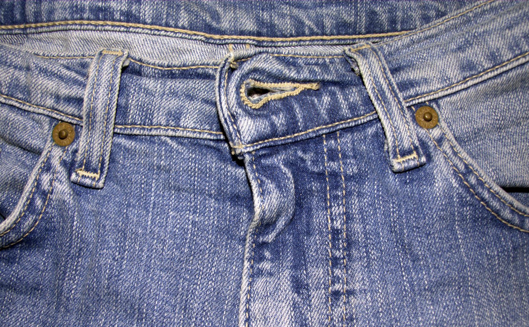 Nedavno istraživanje koje je proveo The pudding, pokazalo je da su džepovi na ženskim hlačama za 48 posto manji u odnosu na muške modele, a pokazalo je to mjerenje čak 80 različitih modela hlača. 