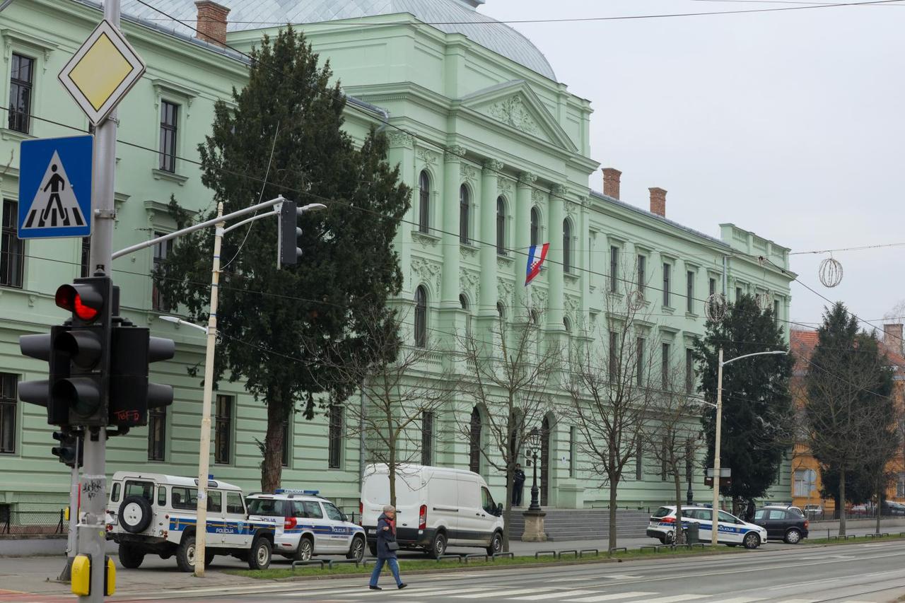 Osijek: Dojava o podmetnutoj bombi u zgradi Županijskog suda u Osijeku
