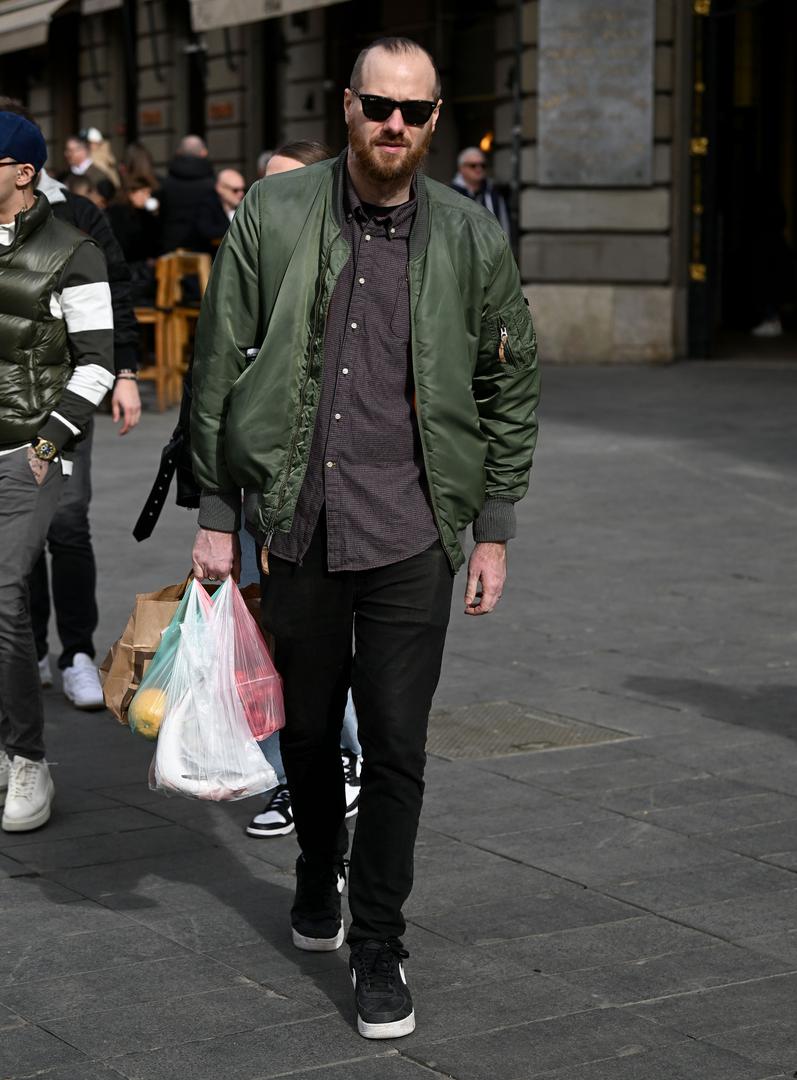 PRILIKOM OBJAVE ZAŠTITITI IDENTITET DIJETETA 
10.02.2024., Zagreb - Ivan Veljaca sa obitelji u setnji gradom Photo: Marko Lukunic/PIXSELL