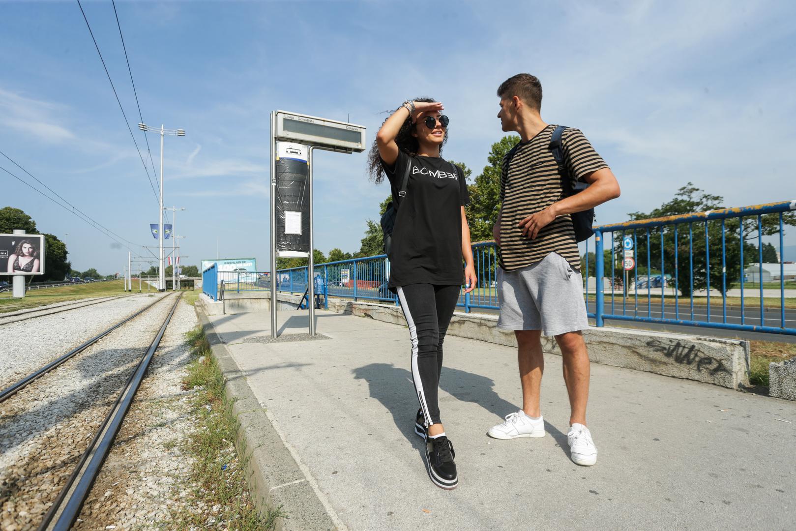 Nova je linija polazišnu točku dobila tik do stajališta linije 110 na Savskom mostu