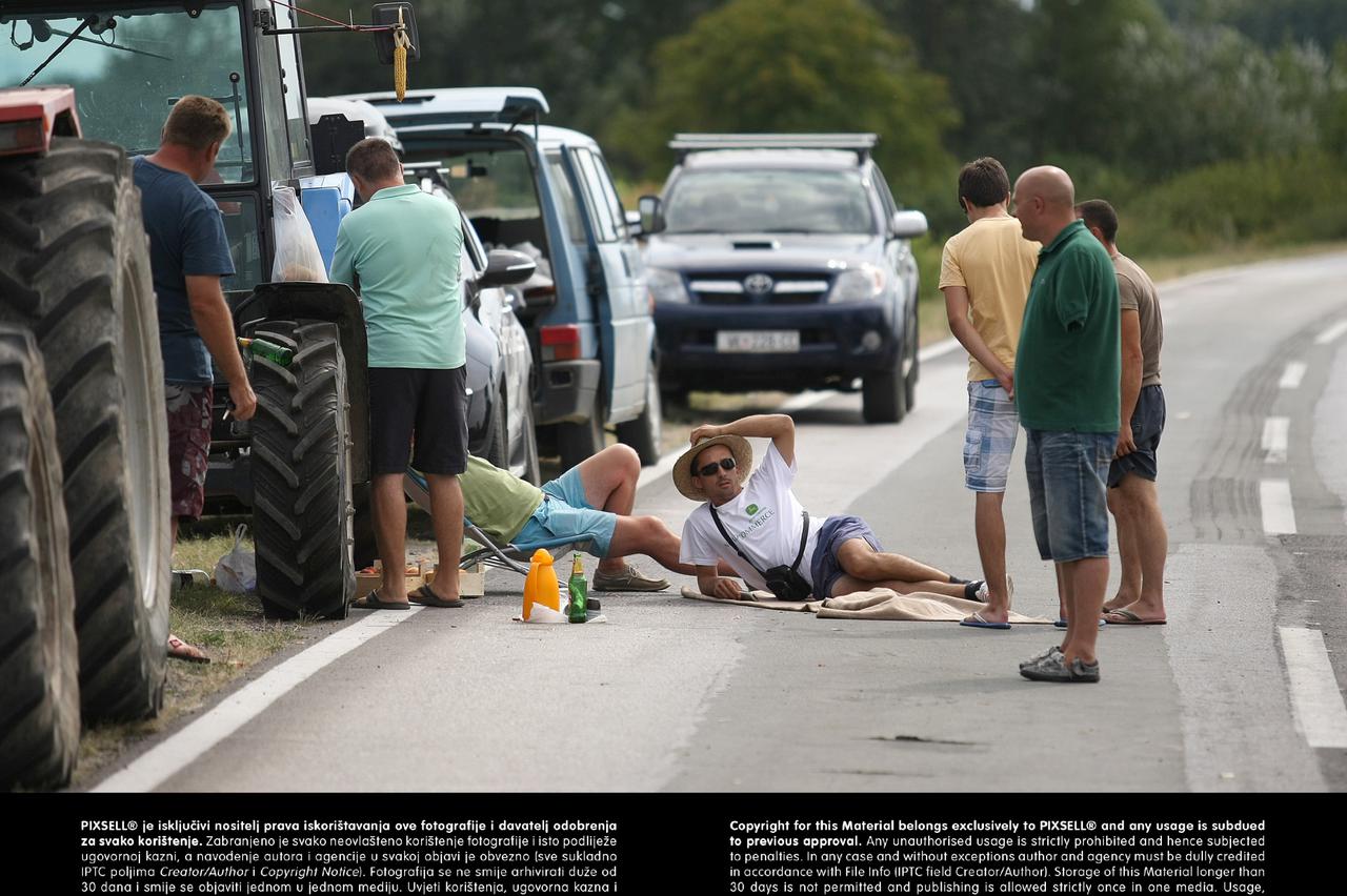 prosvjed,seljaci,portal