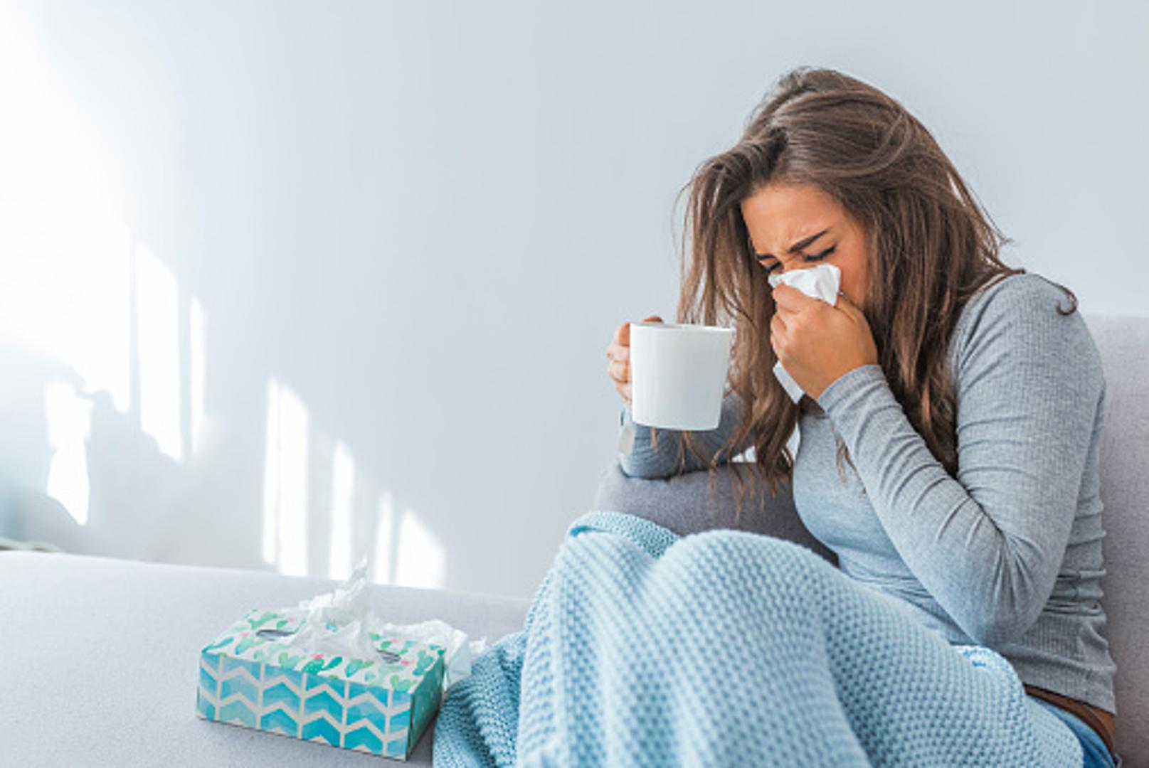 Svi rade određene pogreške za vrijeme prehlade, a to onda značajno utječe i na pogoršanje simptoma bolesti. Ovih nekoliko stvari bi trebalo izbjegavati i to s razlogom. 