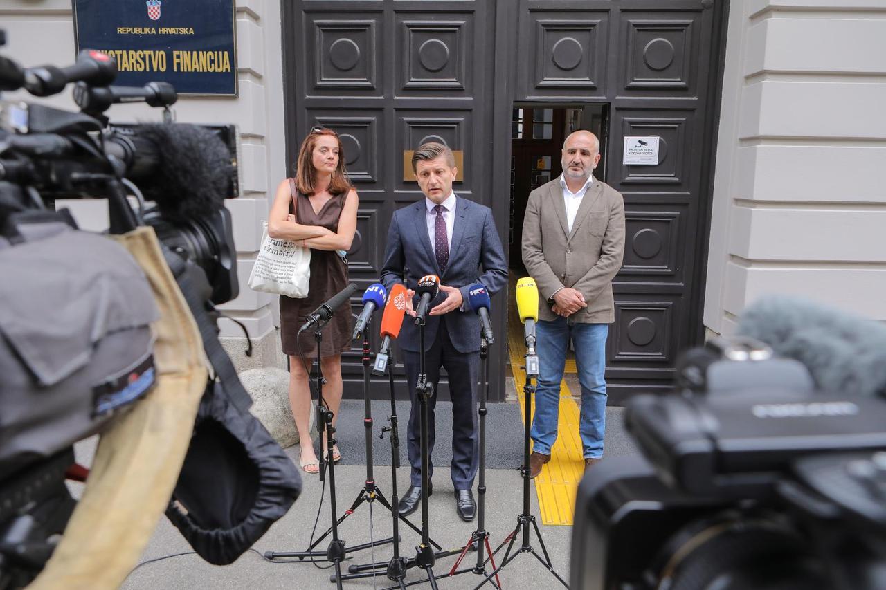 Zagreb: Izjave nakon sastanka Zdravka Marića i predstavnika Nacionalne udruge ugostitelja