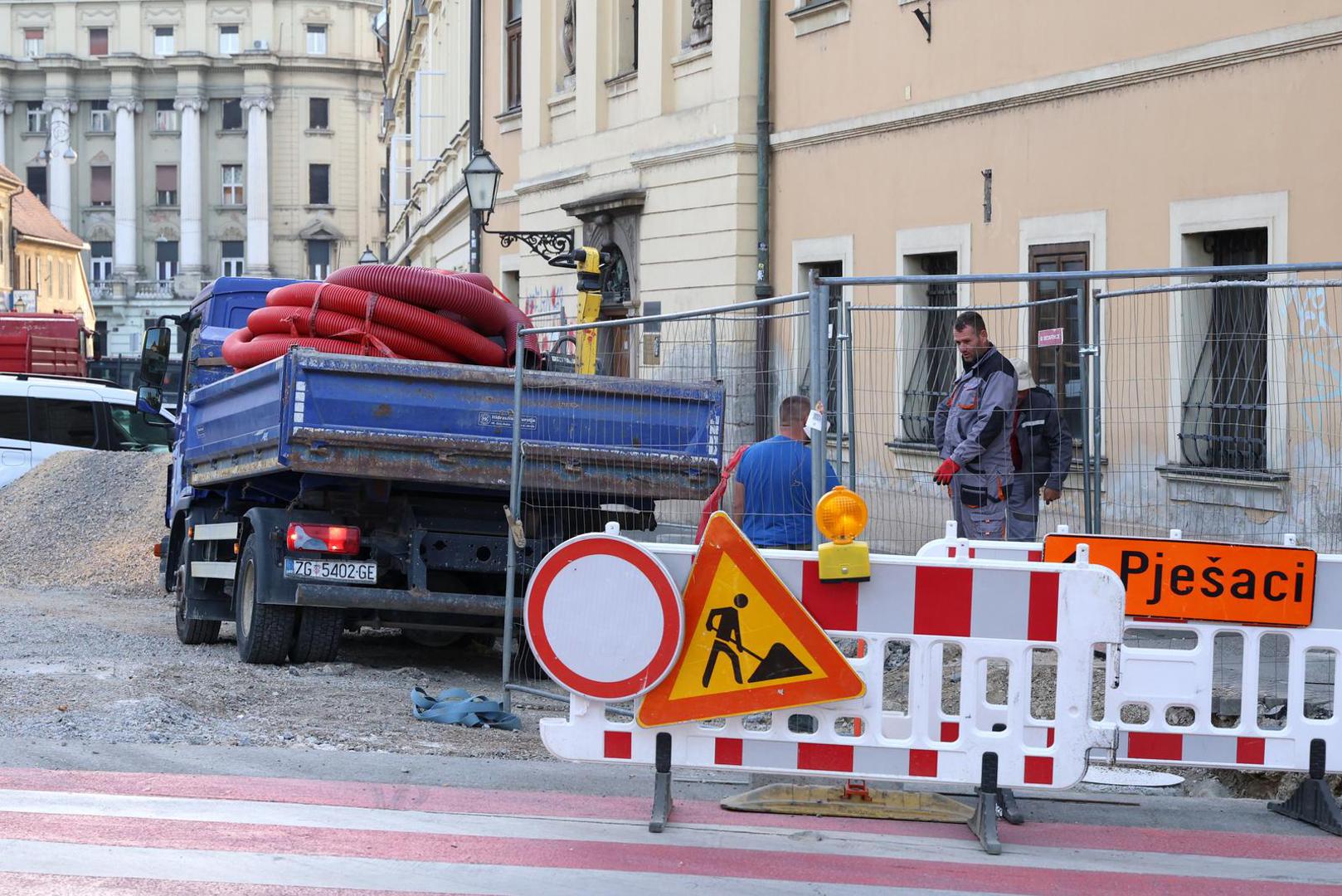 Prema rješenju Studija Atmosfera, koje je odabrano na urbanističko-arhitektonskom natječaju među 23 pristigla rada, Stara Vlaška bit će podijeljena u tri cjeline – šetalište, trg i park. 