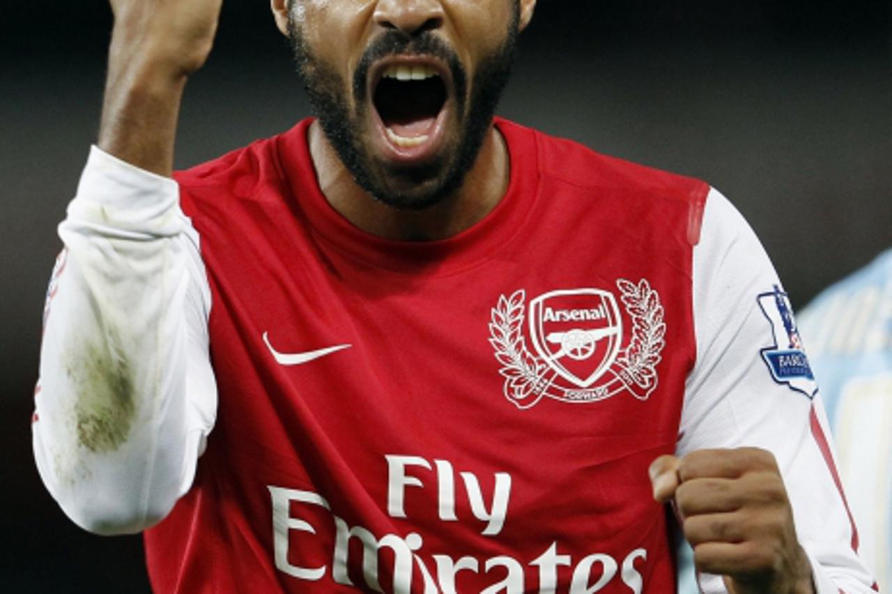 'Arsenal's Thierry Henry celebrates at the final whistle after his goal helped to beat Leeds United in their FA Cup soccer match at the Emirates Stadium in London, January 9, 2012. REUTERS/Eddie Keog