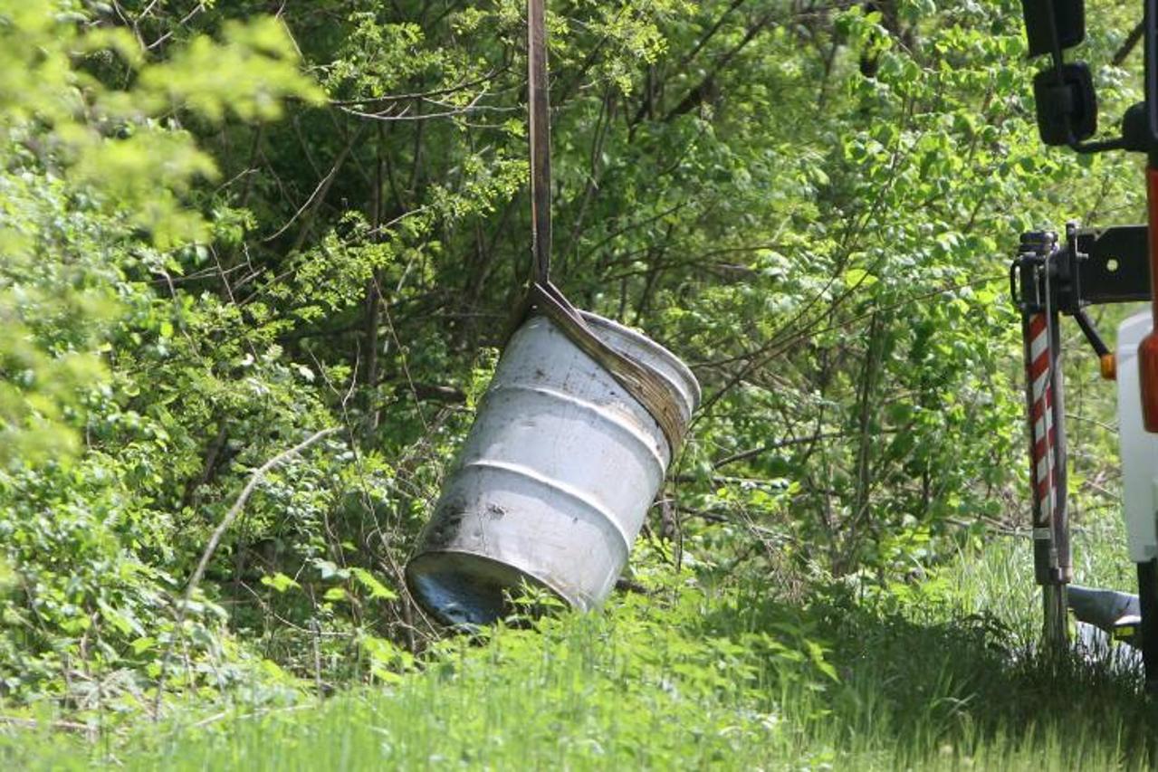 Bačve s opasnim otpadom kod Karlovca