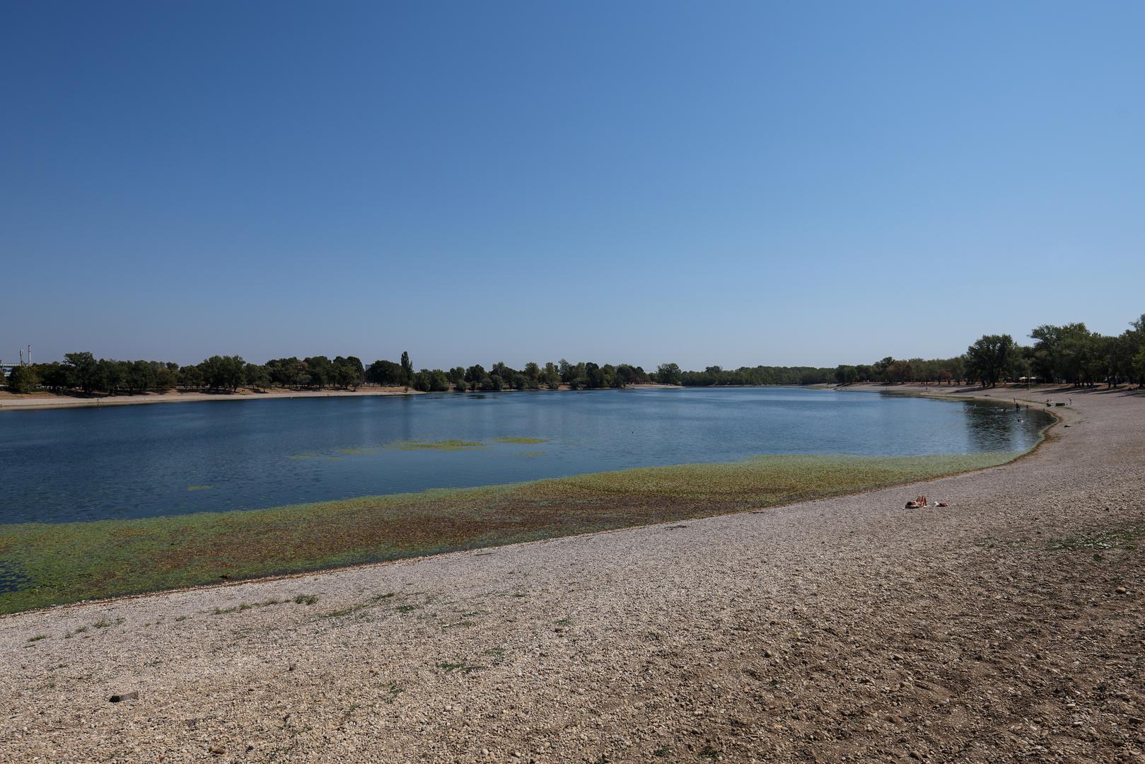 Mjerenja su proveli djelatnici Instituta za vode, a visoke temperature nisu zabilježene samo na površini. Na dubini od 1,5 metara voda je imala 28,5 °C, dok je i šest metara ispod površine izmjereno čak 27,3 °C.