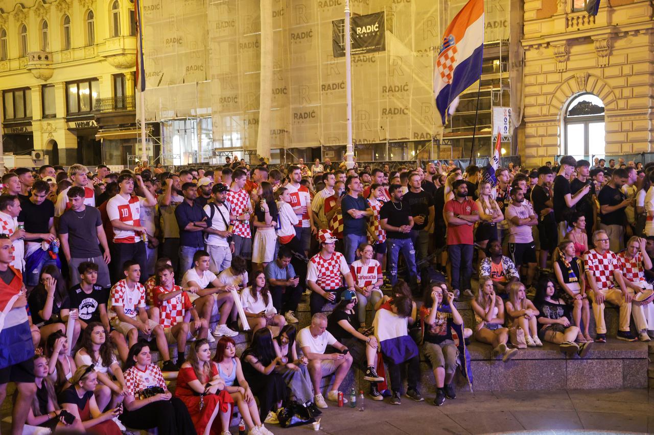 Navijači u Zagrebu prate utakmicu Hrvatske i Gane