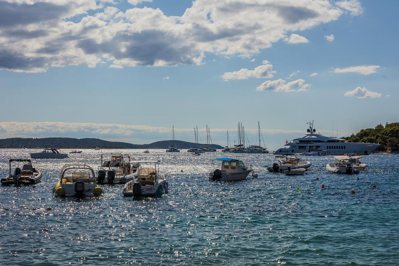 Ljetno poslijepodne u gradu Hvaru