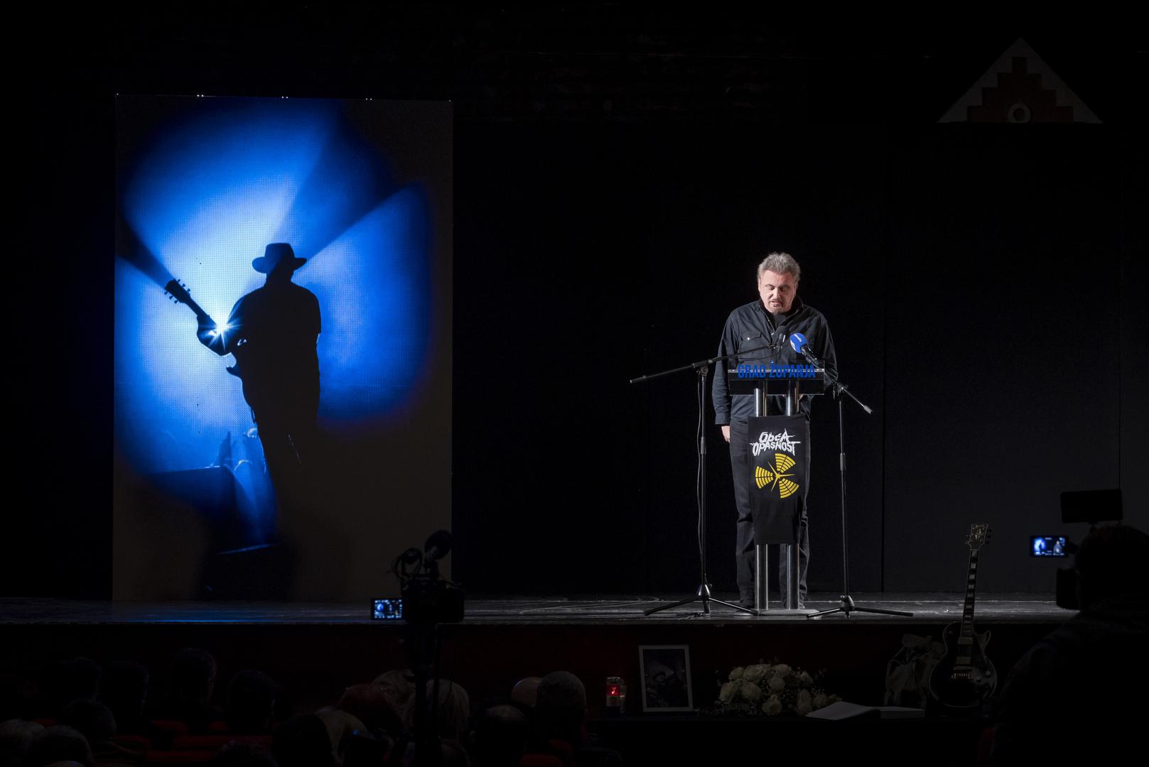 Žiža, kako su ga zvali prijatelji i kolege, bio je, uz Peru Galića, glavni pokretač rock benda Opća Opasnost, koji je započeo s radom 1992. godine, u ratnom okruženju.  Zvuk sirene tada je značio opasnost, ali rock pjesme šestorice prijatelja bile su puno jače.