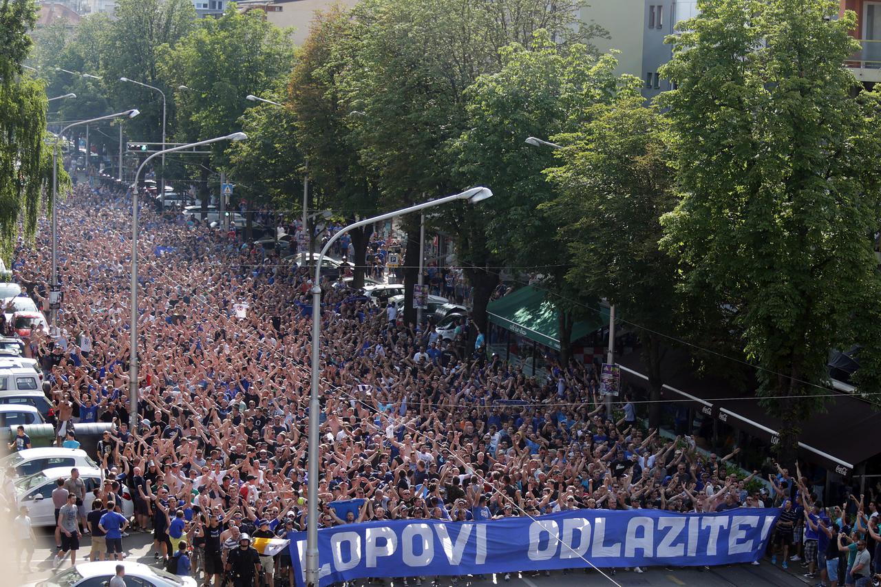 12.07.2015., Zagreb - Zbog odrzavanja nogometne utakmice Dinamo - Hjaduk na kolnom ulazu od  Kipa sportasa i prostoru u zoni raskrizja Ulice Svetice i Maksimirske sve do zapadnog raskrizja zapadnog parkiralista stadiona u vremenu od 6 do 22 sata, a na pro