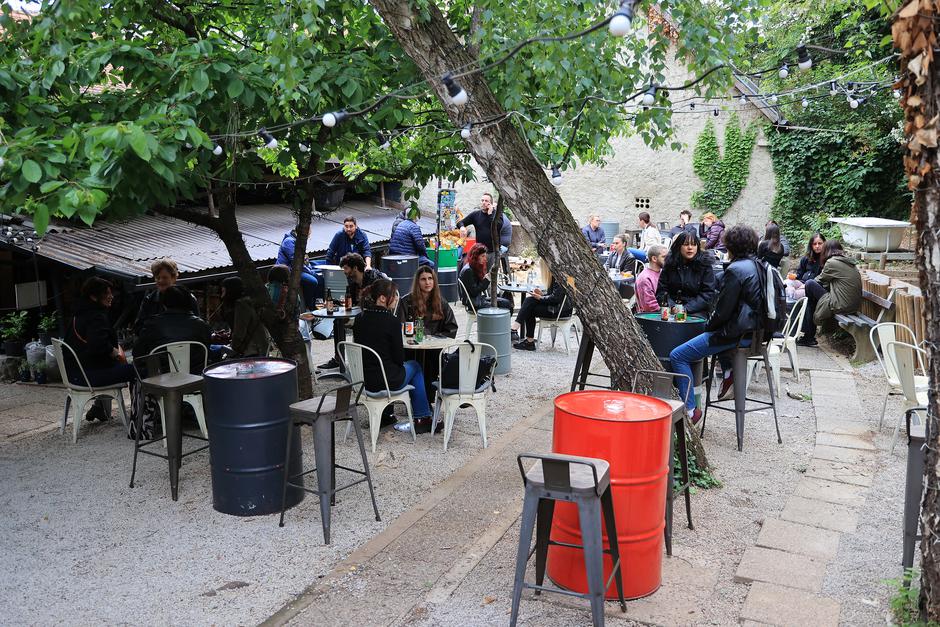 Zagreb: Restoran i kafić Pri Nami