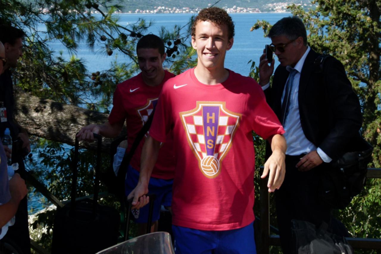 '01.09.2011.,Divulje - Hrvatski su reprezentativci prozivjeli malu dramu na pucini nakon polaska na Maltu! Krenuli su u 8 sati iz Supetra prema pristanistu Divuljama, u blizini zracne luke. Carter za 