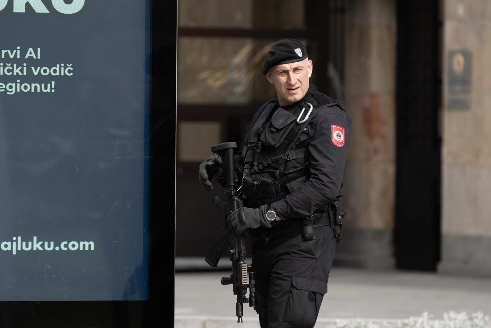 12.03.2025., Palata Republike, Banja Luka (BiH) - Policija, kao i pripadnici specijalne jedinice “zandarmerije”, stoje sa dugim cijevima ispred Palate Republike u Banjaluci. Photo: Dejan Rakita/PIXSELL